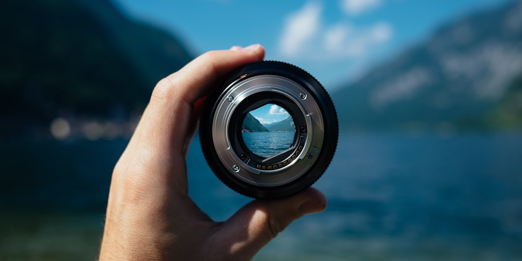 Rappresentazione visiva dell'articolo: Il mondo si divide,
ma le opportunità restano